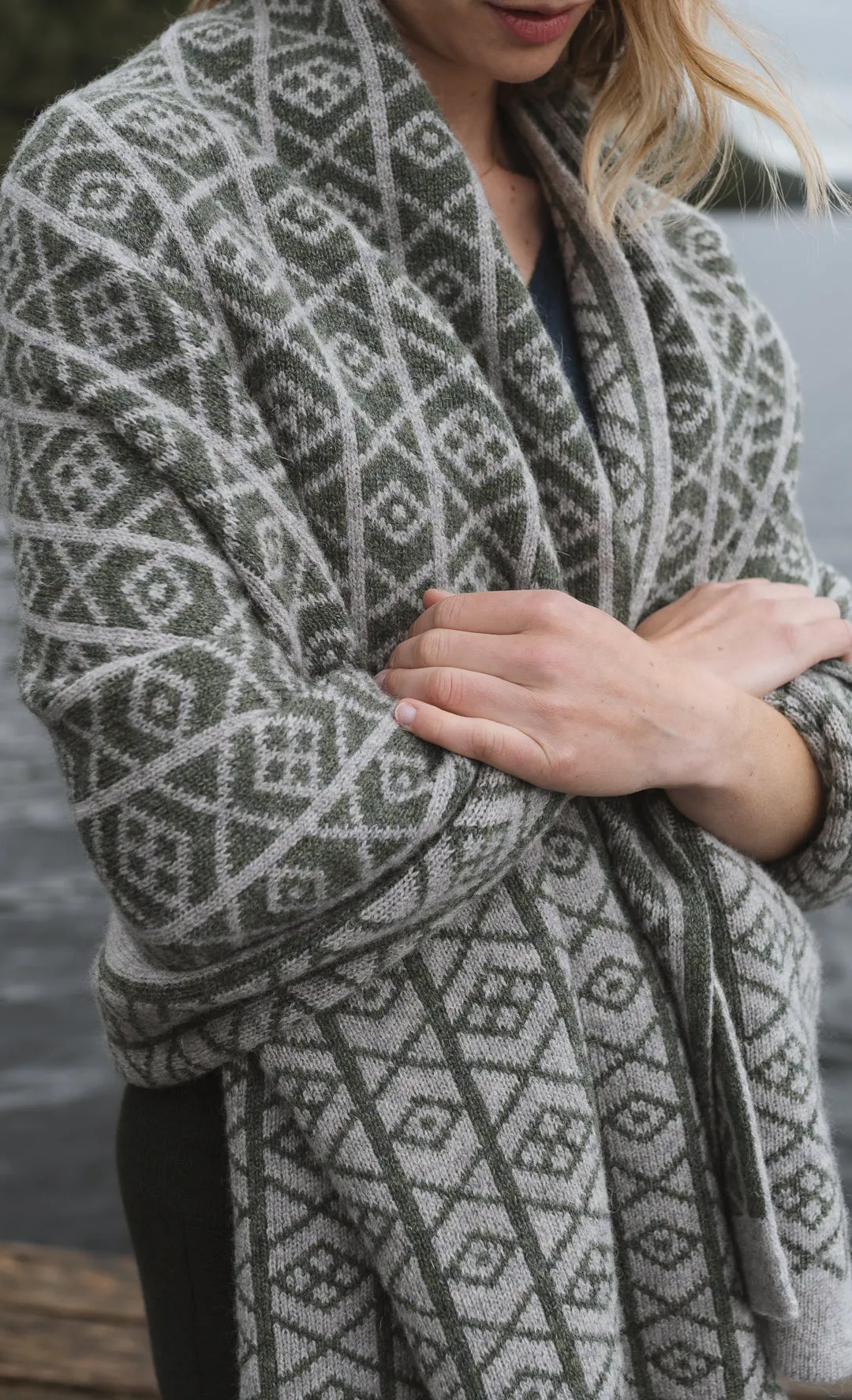 The Ruskin British Wool Jacquard Blanket in Sage Green / Grey